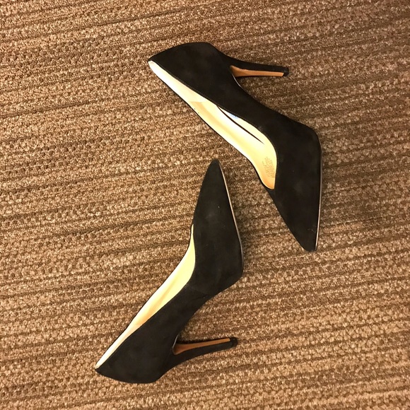 Vince Camuto black suede pumps 7 1/2 - Picture 2 of 5